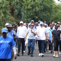Ministro de Educación encabeza “Caminata por la Salud” en el Jardín Botánico