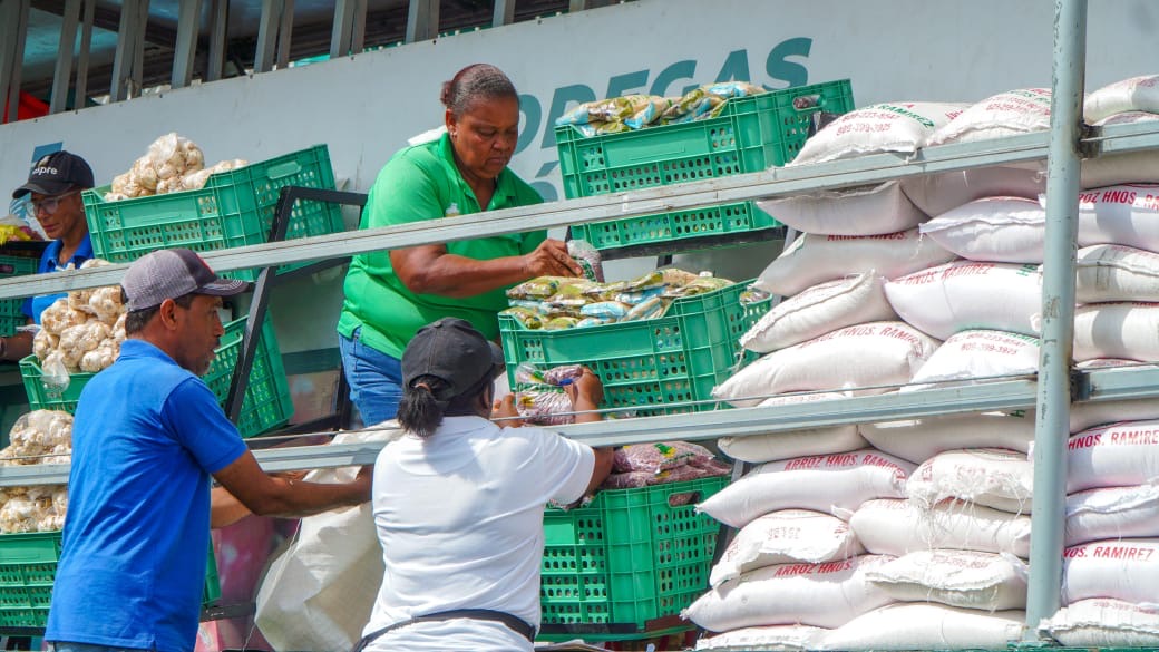 Inespre lleva alimentos a bajos precios a Capotillo durante visita de Abinader - Noticias de hoy en República Dominicana | De Último Minuto