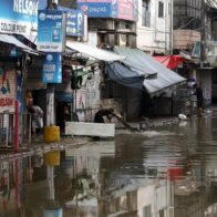 Aumentan a 739 los muertos en Pakistán, con Karachi paralizada por las lluvias