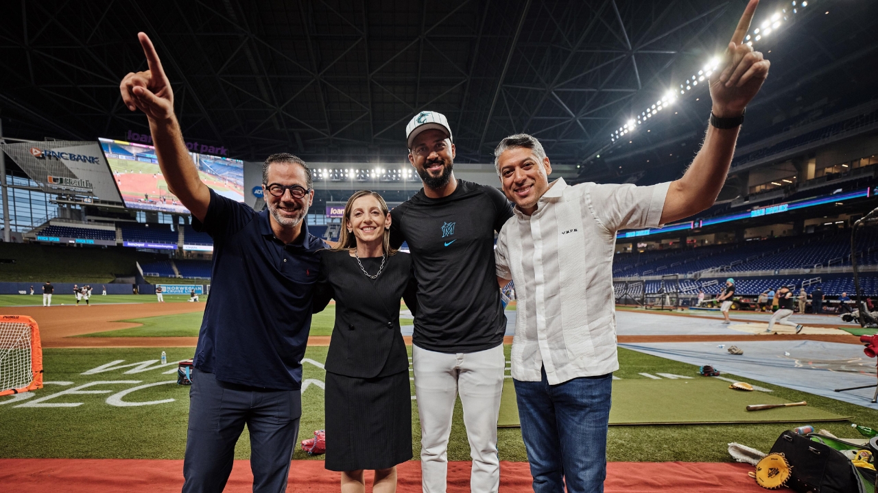 Arajet y los Miami Marlins celebran el “Día Dominicano” en Miami con más de 25 mil espectadores