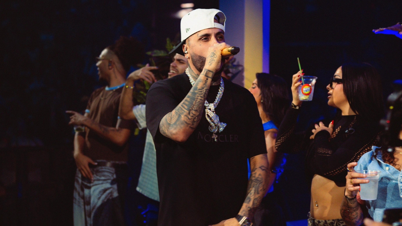 Nicky Jam llega como invitado a la residencia de Bad Bunny y sorprende al cantar sus éxitos