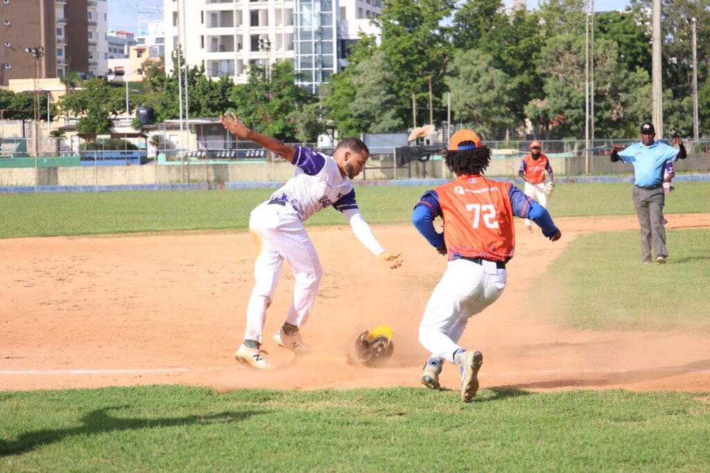 UASD y Unapec avanzan a final del Béisbol Universitario | 4 | UASD y Unapec avanzan a final del Béisbol Universitario - Noticias de hoy en República Dominicana | De Último Minuto
