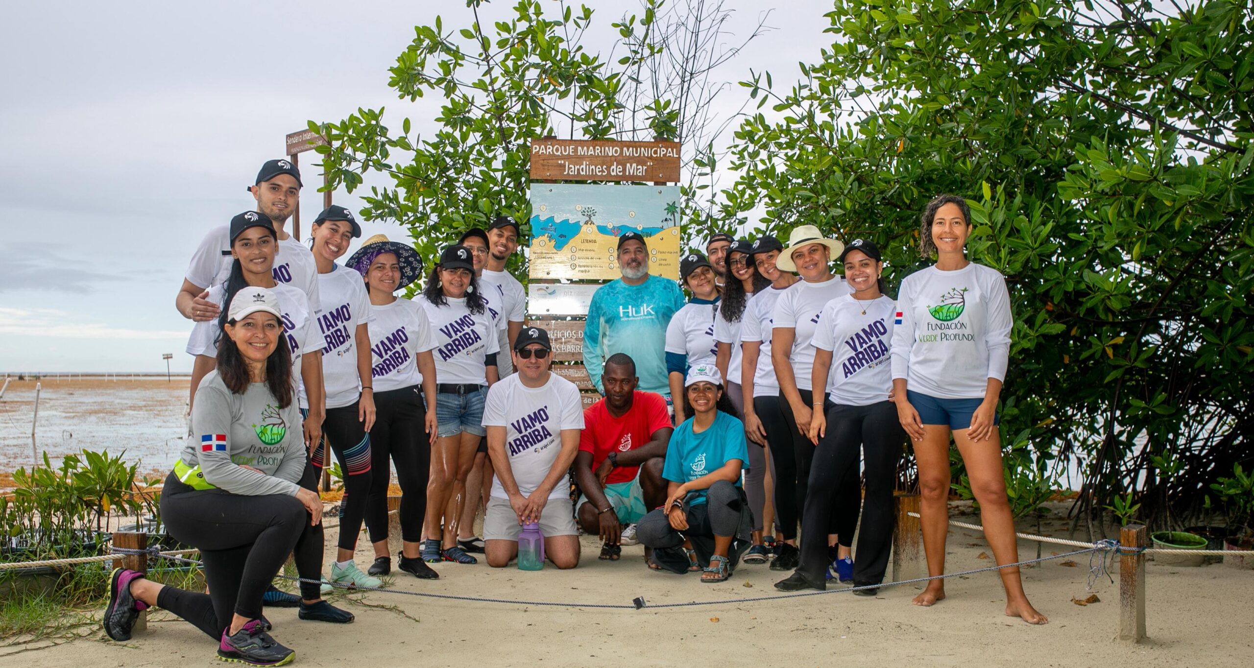 Arajet celebra Día Mundial del Turismo con jornada ambiental en laguna arrecifal de Boca Chica - Noticias de hoy en República Dominicana | De Último Minuto