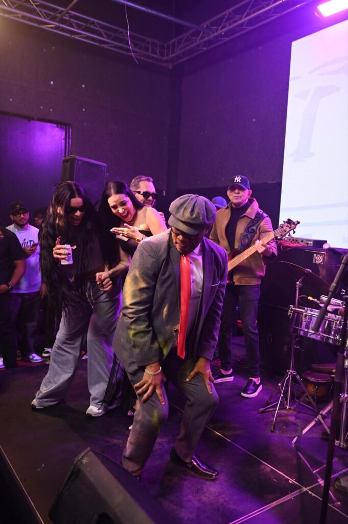 ¡Con mucho swing! Santiago Matías y talentos bailan a ritmo de Los Rosario en La Casa de Alofoke | 3 | ¡Con mucho swing! Santiago Matías y talentos bailan a ritmo de Los Rosario en La Casa de Alofoke - Noticias de hoy en República Dominicana | De Último Minuto