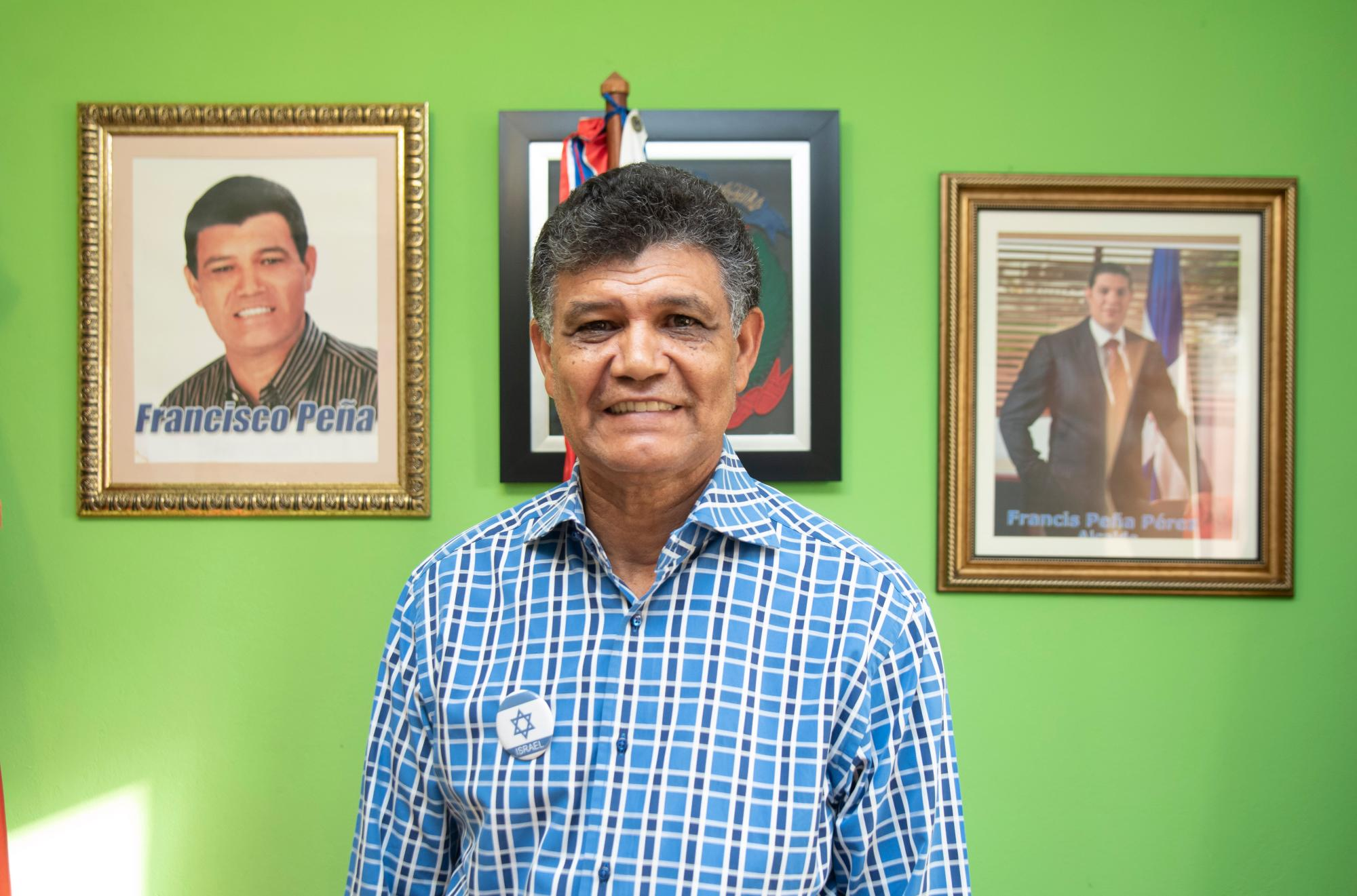 Francisco Peña solicita licencia de dos años para recorrer el mundo