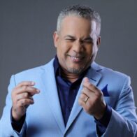 El Torito sorprende al público en su regreso a los escenarios en Newark con abrazo al senador Omar Fernández - Noticias de hoy en República Dominicana | De Último Minuto