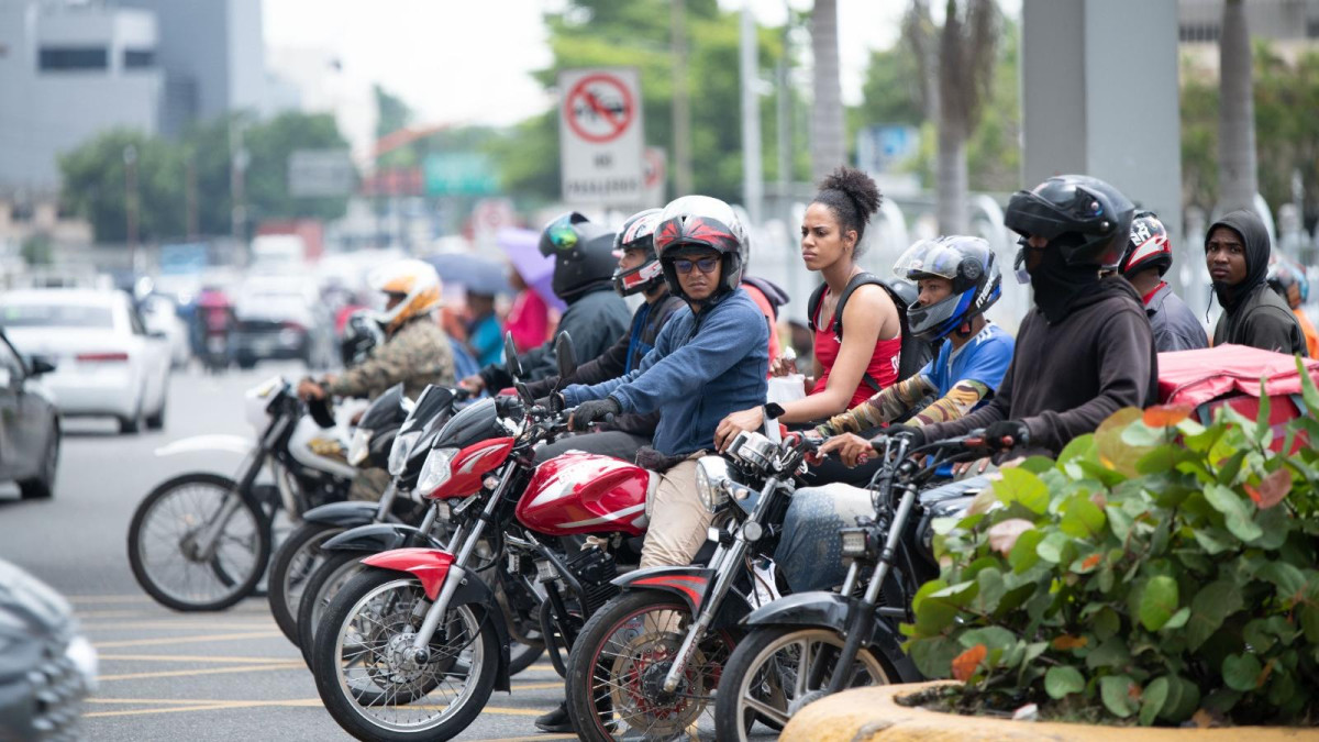 Motoristas encabezan violaciones de giros a la izquierda en el polígono central