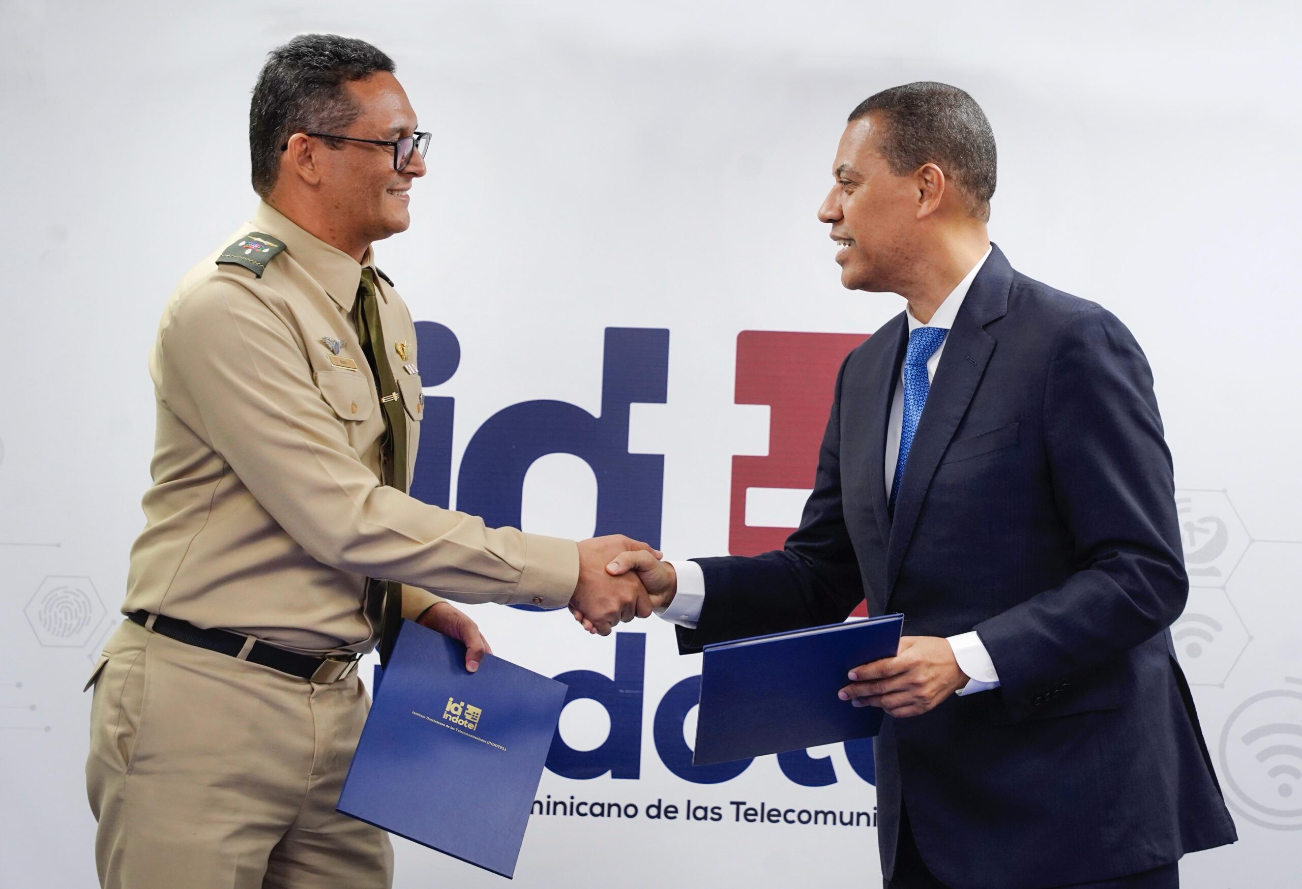 INDOTEL y 911 firman acuerdo para implementar Sistema Nacional de Alerta a un costo superior a US$900 mil