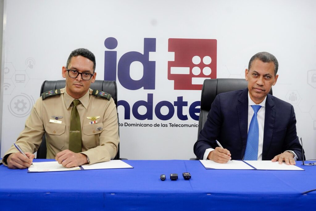 INDOTEL y 911 firman acuerdo para implementar Sistema Nacional de Alerta a un costo superior a US$900 mil | 2 | INDOTEL y 911 firman acuerdo para implementar Sistema Nacional de Alerta a un costo superior a US$900 mil - Noticias de hoy en República Dominicana | De Último Minuto