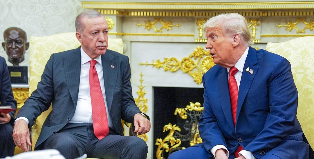 Trump bromea sobre "elecciones amañadas" y apunta a Erdogan: "Él es el experto"