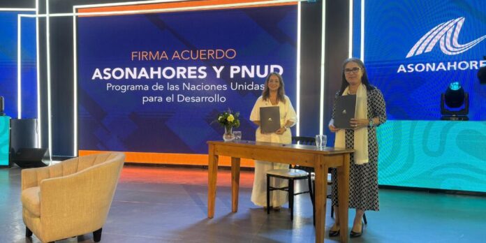 Asonahores y PNUD firman acuerdo para fortalecer un turismo más inclusivo y sostenible