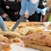 Un grupo de venezolanos se une por la meta de preparar 20.000 arepas en su Día Mundial