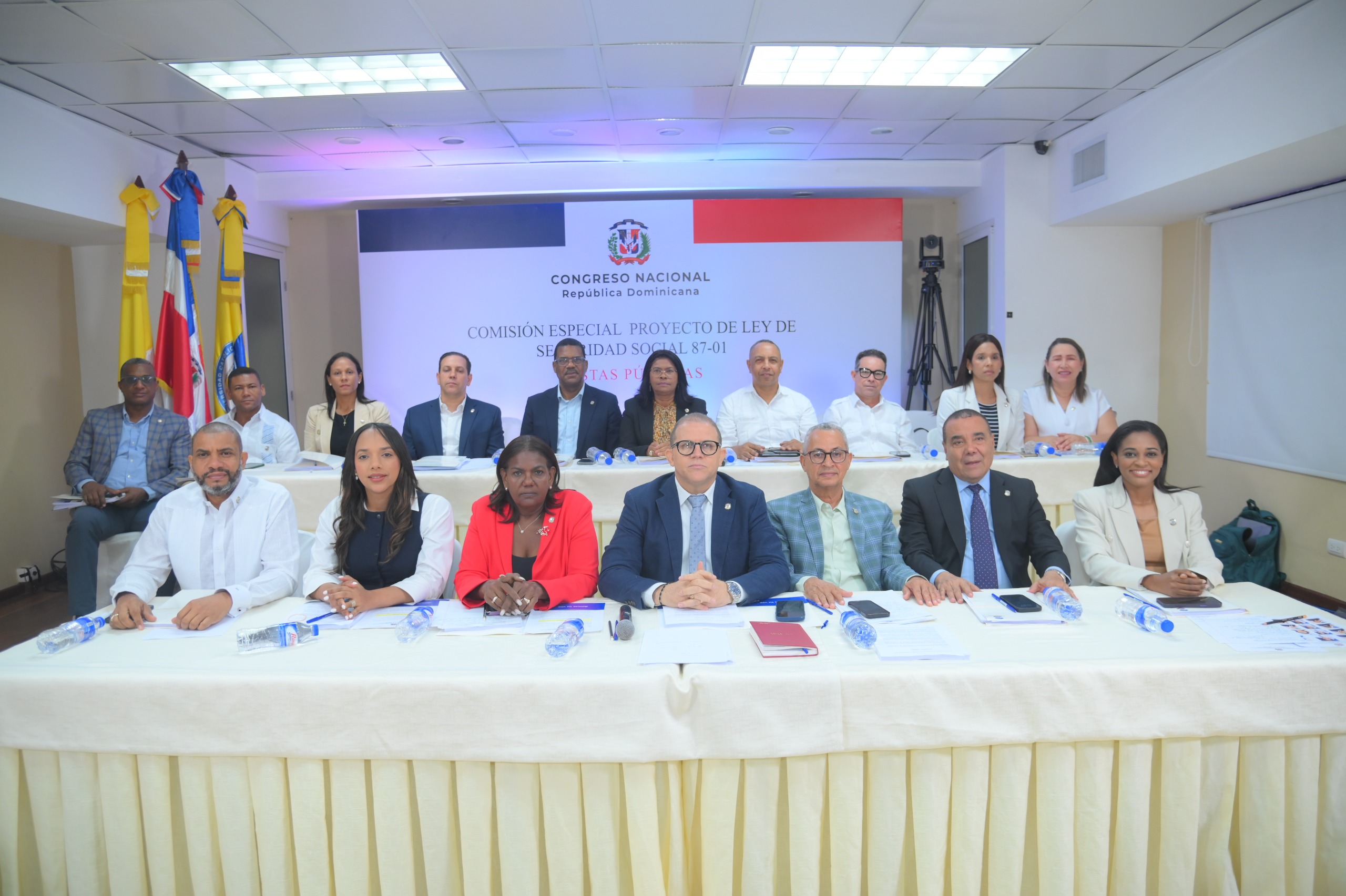 Comisión bicameral que estudia modificación de la Ley de Seguridad Social celebra vista pública en La Vega