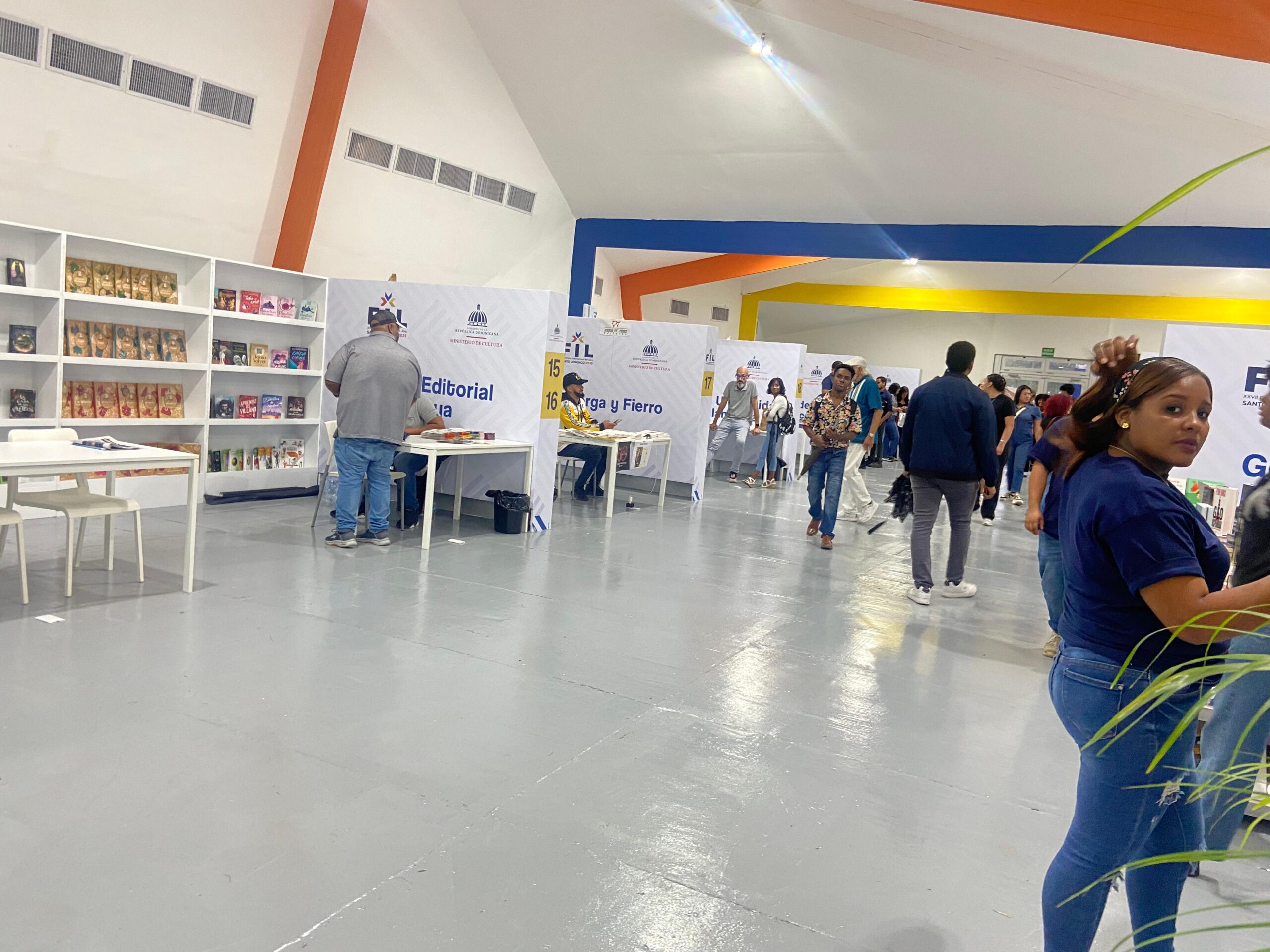 Vendedores en Feria del Libro esperan incremento de ventas en próximos días - Noticias de hoy en República Dominicana | De Último Minuto
