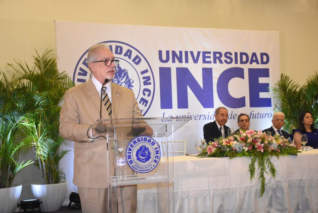 MESCyT entrega 27 becas nacionales para estudiantes en la Universidad INCE - Noticias de hoy en República Dominicana | De Último Minuto