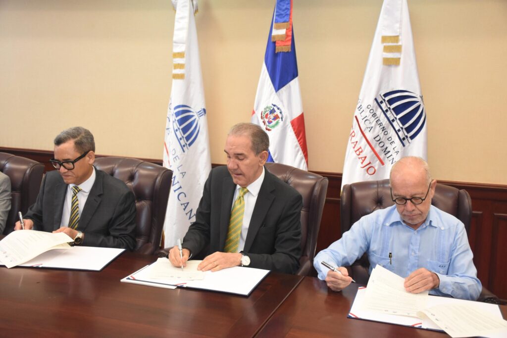 MESCyT, Trabajo y Uniromana impulsan educación y empleo en la región Este con nuevo convenio | 4 | MESCyT, Trabajo y Uniromana impulsan educación y empleo en la región Este con nuevo convenio - Noticias de hoy en República Dominicana | De Último Minuto