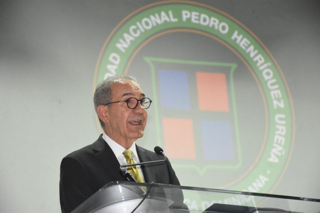 MESCyT otorga 208 becas nacionales a estudiantes de la UNPHU - Noticias de hoy en República Dominicana | De Último Minuto