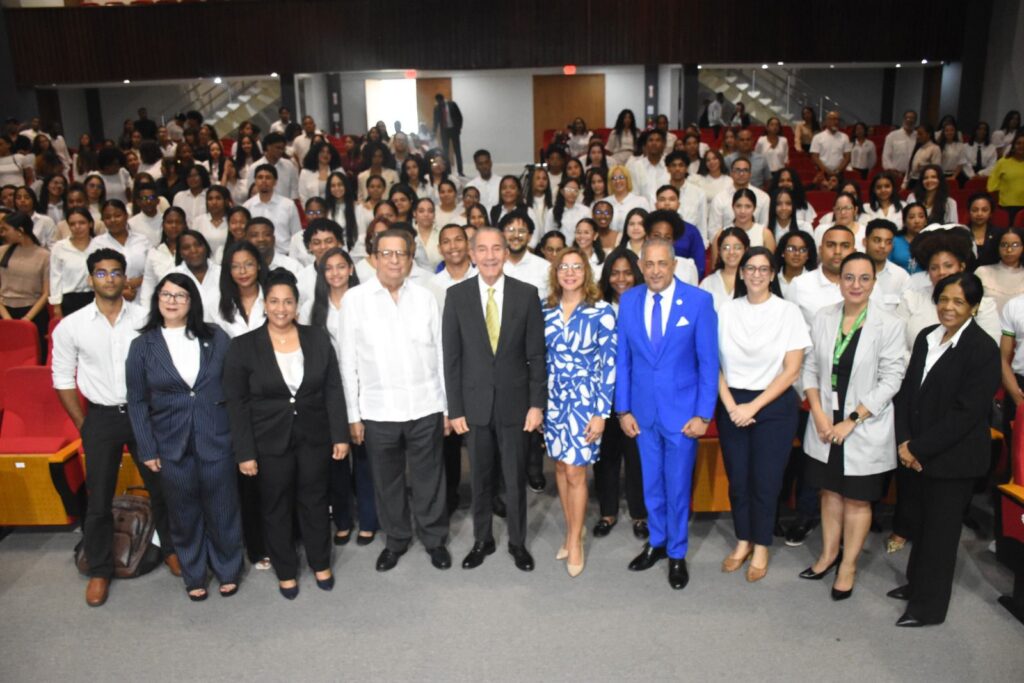 MESCyT otorga 208 becas nacionales a estudiantes de la UNPHU | 3 | MESCyT otorga 208 becas nacionales a estudiantes de la UNPHU - Noticias de hoy en República Dominicana | De Último Minuto