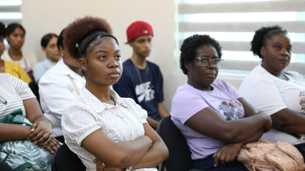 MESCyT entrega 108 becas para estudiar en el ITSC y ISPFB - Noticias de hoy en República Dominicana | De Último Minuto