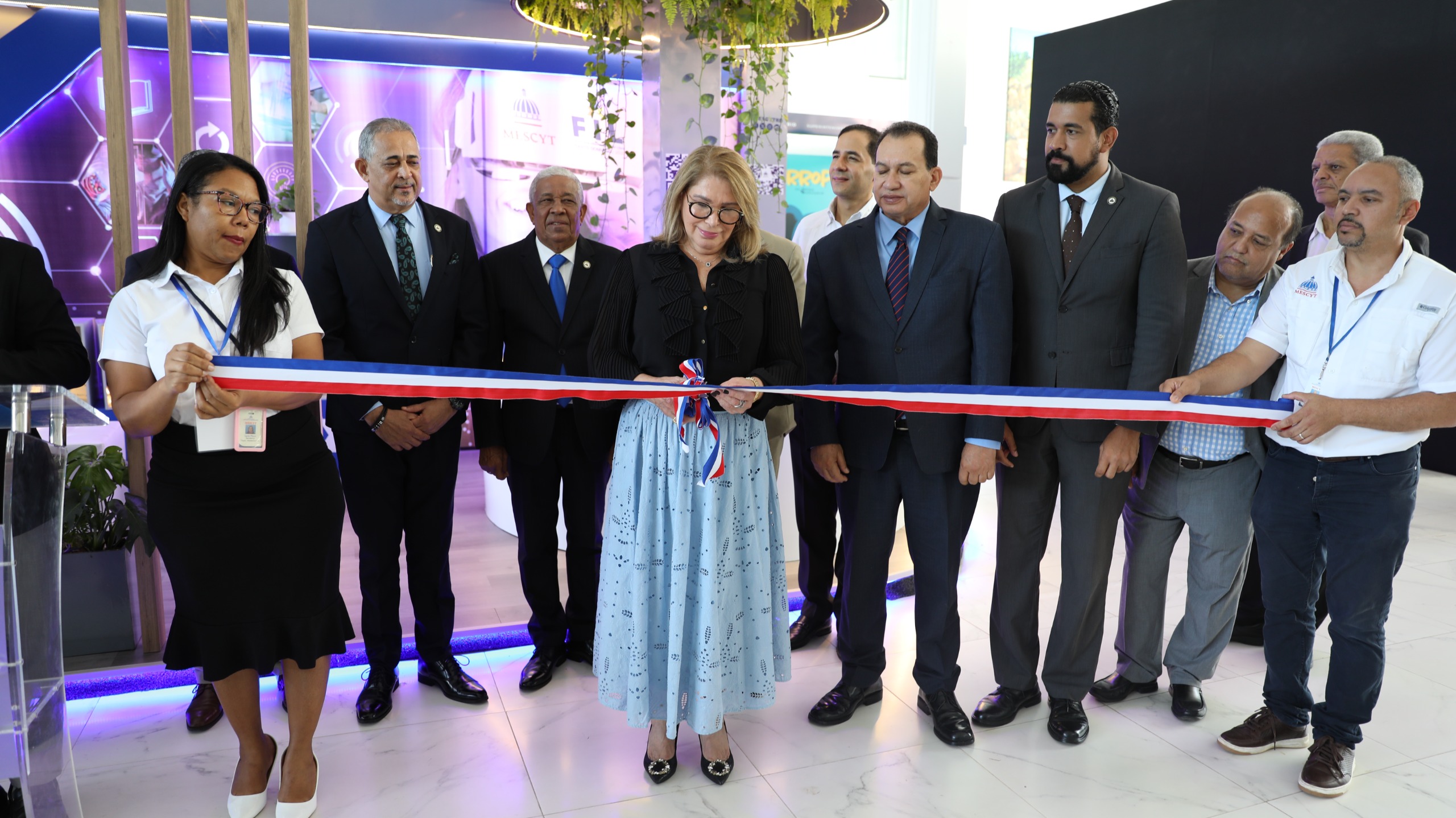 MESCyT inaugura stand en la Feria Internacional del Libro 2025