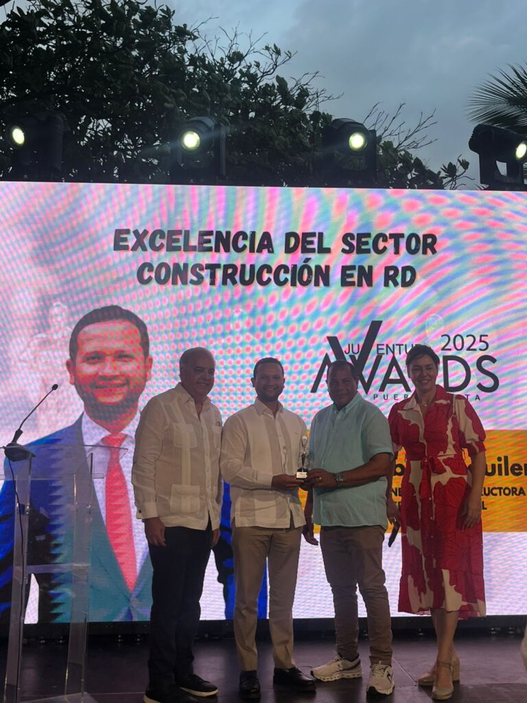 Presidente de ANPRAS es reconocido con el máximo galardón en los Juventud Awards 2025 - Noticias de hoy en República Dominicana | De Último Minuto