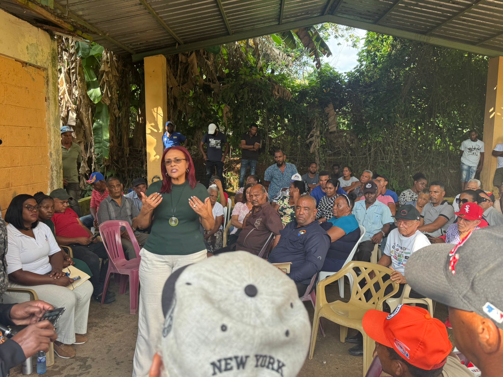 Agricultores de Rincón Las Galeras se reúnen con la Gobernadora de Samaná ante ola de robos en sembradíos - Noticias de hoy en República Dominicana | De Último Minuto