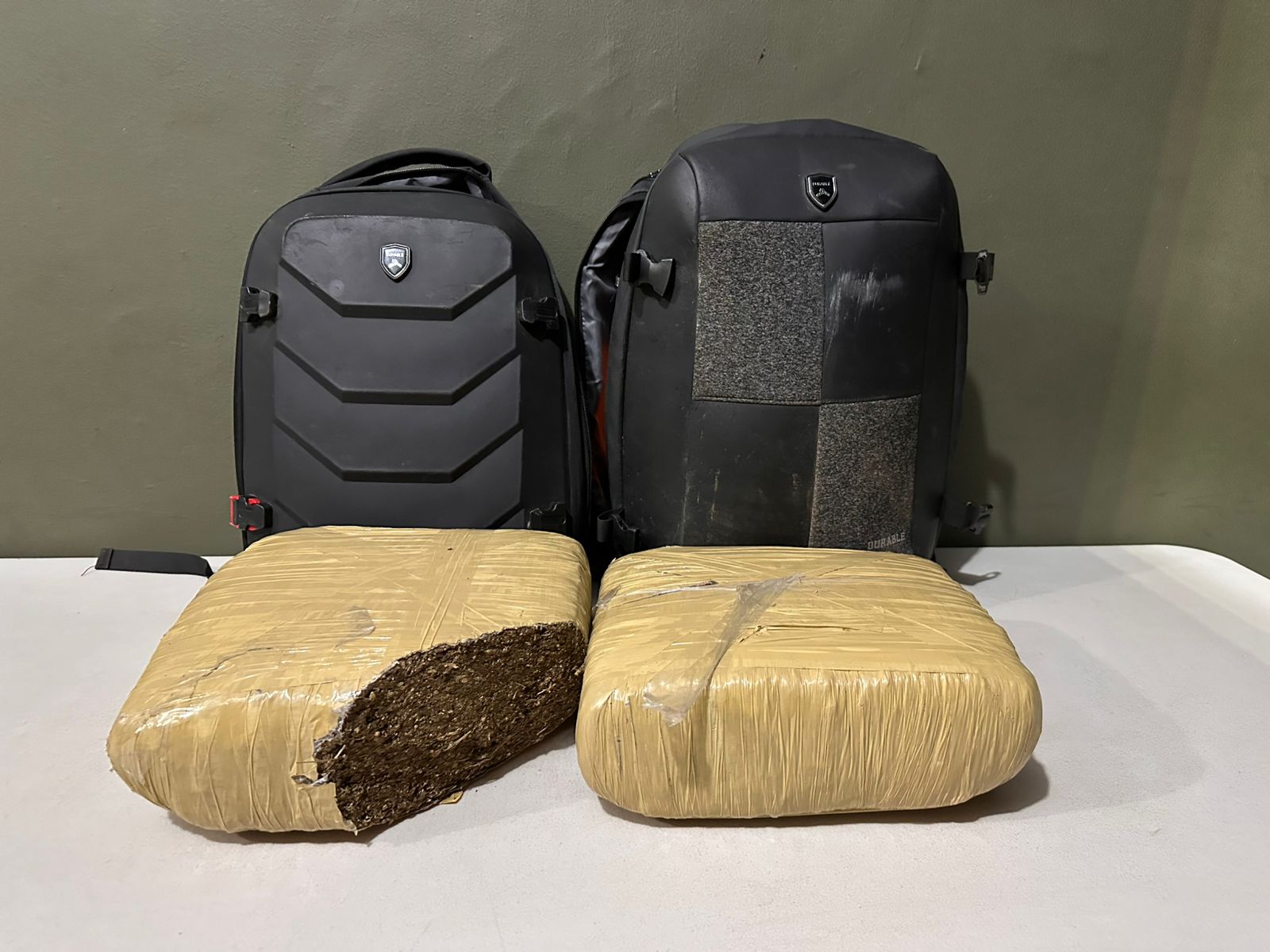 Ejército ocupa unas 19 libras de presunta marihuana abandonadas por indocumentados haitianos en Dajabón