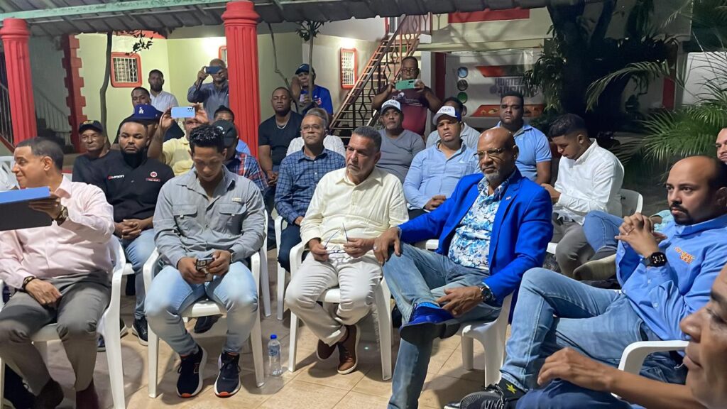 encuentro con dirigentes y comunicadores