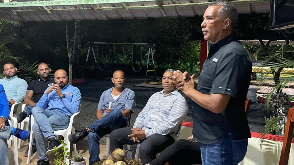 encuentro con dirigentes y comunicadores