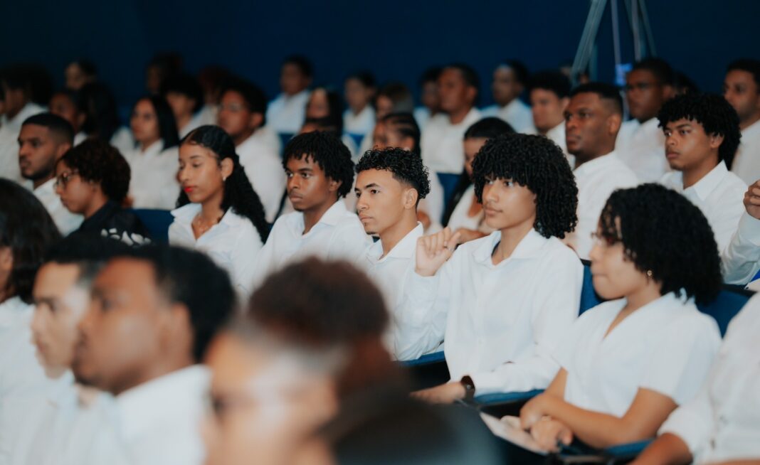 ITLA abre nuevas oportunidades a jóvenes con la entrega de más de 100 becas para educación superior