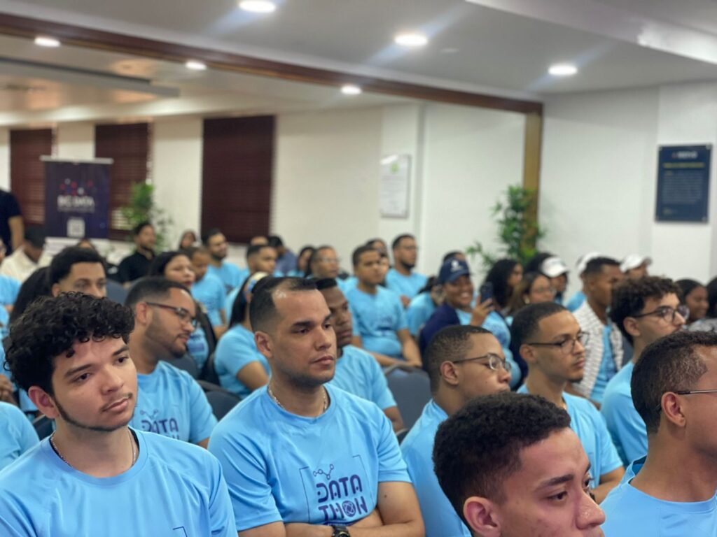 Walddy Lina imparte charla “Las mejores historias se escriben en silencio” en el Datathon 2025 | 2 | Walddy Lina imparte charla “Las mejores historias se escriben en silencio” en el Datathon 2025 - Noticias de hoy en República Dominicana | De Último Minuto