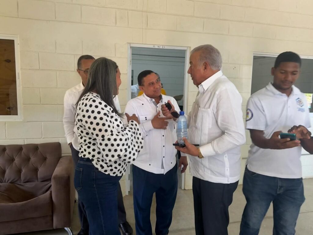 Gobernadora Minerva Navarro recibe al Ministro Administrativo de la Presidencia en Monte Grande | 3 | Gobernadora Minerva Navarro recibe al Ministro Administrativo de la Presidencia en Monte Grande - Noticias de hoy en República Dominicana | De Último Minuto