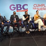 "Esto No Es Radio" transmite desde Farmacias GBC y rifa cinco carros