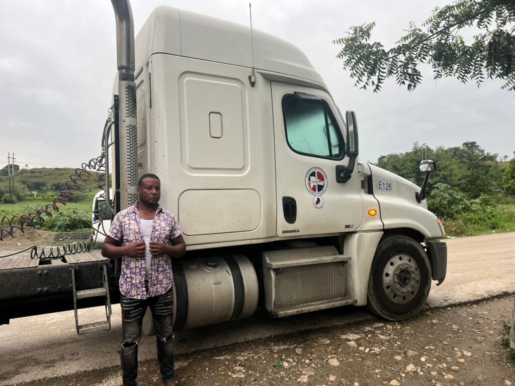 Detienen a haitiana con más de RD$3.5 millones de pesos y otras divisas en San Juan | 3 | Detienen a haitiana con más de RD$3.5 millones de pesos y otras divisas en San Juan - Noticias de hoy en República Dominicana | De Último Minuto