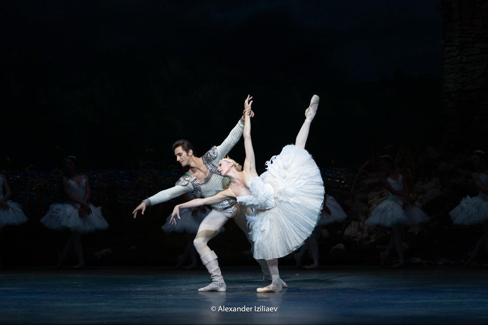 Gala Benéfica de Estrellas de la Danza Mundial incluye piezas con trajes de Oscar de la Renta
