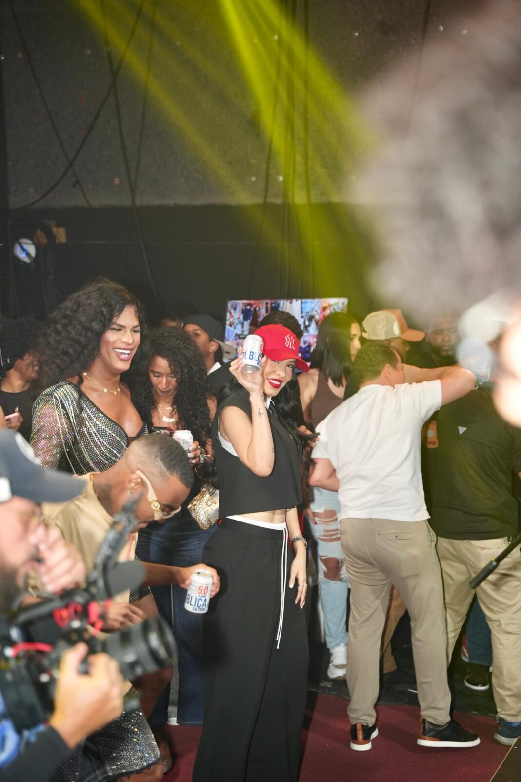 ¡Por fin! Chica Permiso logra ir de invitada a La Casa de Alofoke