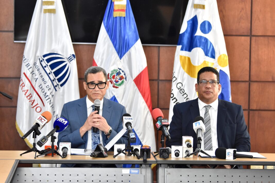 Ministro de Trabajo y director de DGCP.