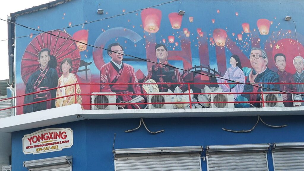 Ciudadanos respaldan "guerra" contra comercios chinos ilícitos anunciada por Aduanas - Noticias de hoy en República Dominicana | De Último Minuto