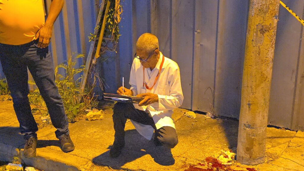 Hombre es ultimado a balazos frente a centro comercial en La Romana | 4 | Hombre es ultimado a balazos frente a centro comercial en La Romana