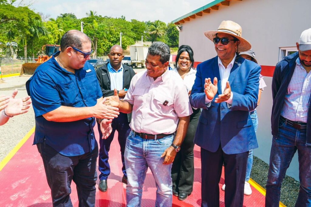 Autoridades supervisan construcción de punto de transferencia de residuos en Los Alcarrizos | 3 | Autoridades supervisan construcción de punto de transferencia de residuos en Los Alcarrizos - Noticias de hoy en República Dominicana | De Último Minuto
