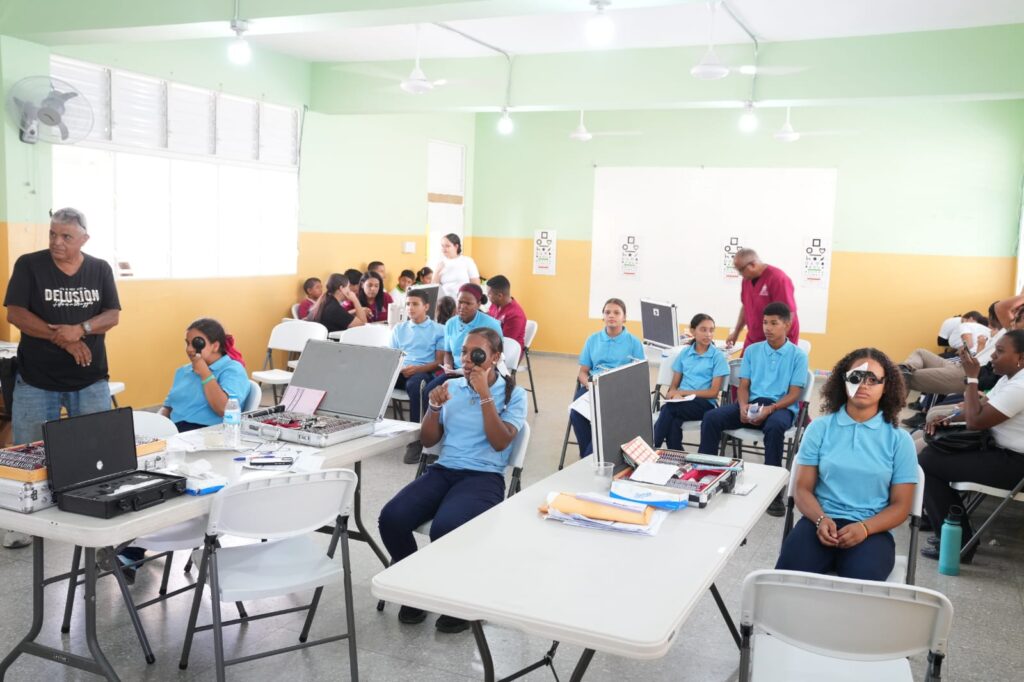 INABIE atiende a 600 estudiantes en jornada de salud visual en Jarabacoa | 3 | INABIE atiende a 600 estudiantes en jornada de salud visual en Jarabacoa - Noticias de hoy en República Dominicana | De Último Minuto