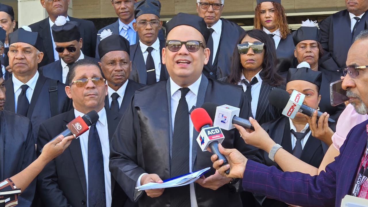 Colegio de Abogados retira cualquier documento o manifestación que avale permiso laboral de Donni Santana