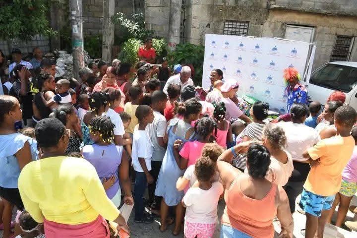 INAVI lleva apoyo a niños, padres y tutores en la comunidad El Café de Herrera - Noticias de hoy en República Dominicana | De Último Minuto