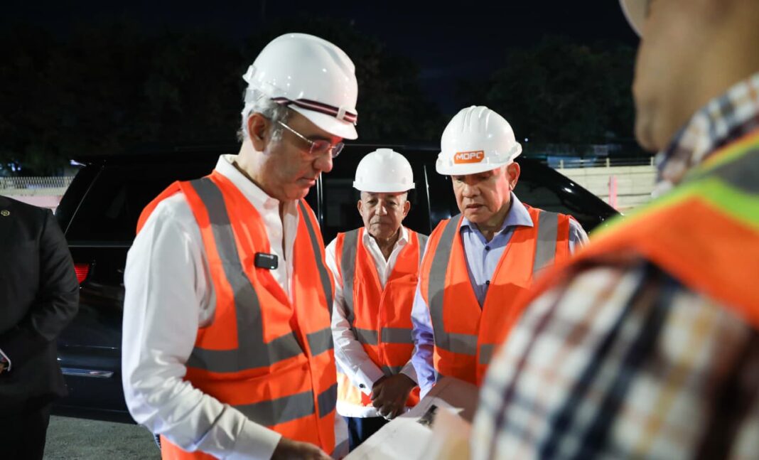 Presidente supervisa esta noche construcción del paso a desnivel en la Prolongación 27 de Febrero con Isabel Aguiar