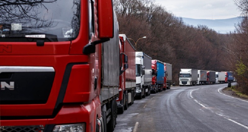 Casi 1.500 camiones polacos atrapados en Bielorrusia tras cierre de frontera por Polonia