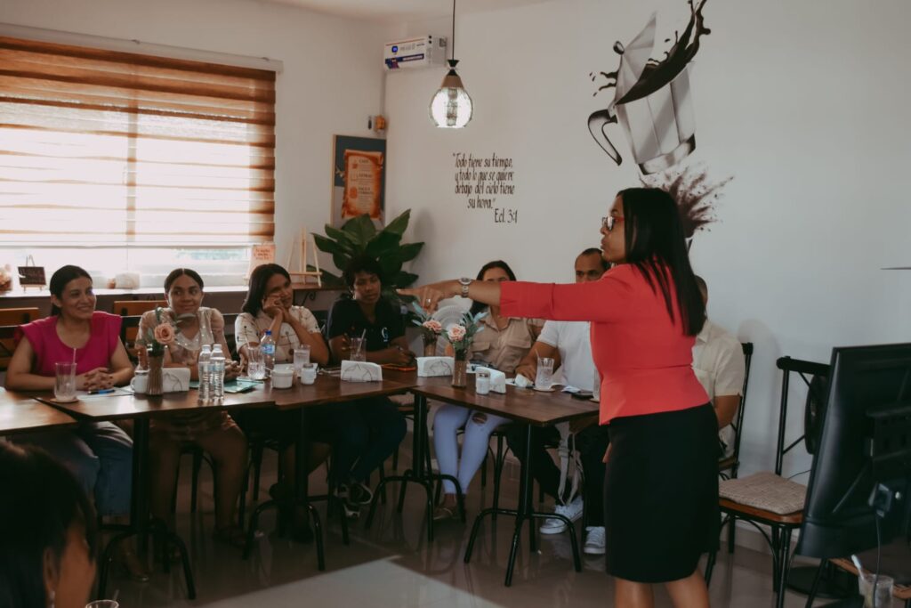 Taller “Finanzas para Emprendedores” reúne a negocios locales | 4 | Taller “Finanzas para Emprendedores” reúne a negocios locales - Noticias de hoy en República Dominicana | De Último Minuto