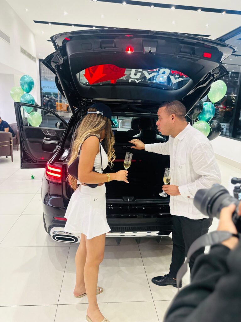 Crusita recibe su premio como ganadora de La Casa de Alofoke: una Jeepeta Mercedes-Benz - Noticias de hoy en República Dominicana | De Último Minuto