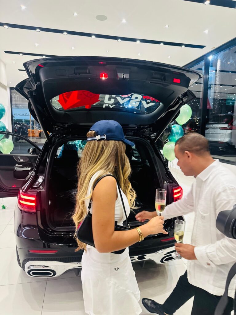 Crusita recibe su premio como ganadora de La Casa de Alofoke: una Jeepeta Mercedes-Benz - Noticias de hoy en República Dominicana | De Último Minuto