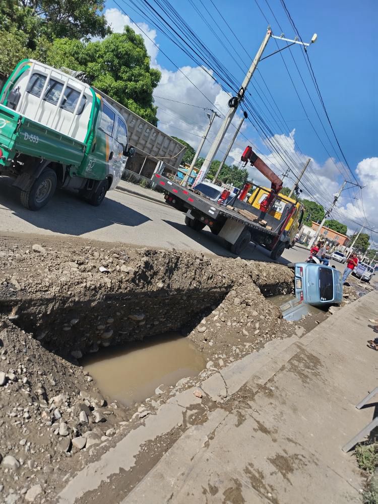 Denuncian que la CAASD expone a la ciudadanía con trabajos sin medidas de seguridad en SDO | 3 | Denuncian que la CAASD expone a la ciudadanía con trabajos sin medidas de seguridad en SDO - Noticias de hoy en República Dominicana | De Último Minuto