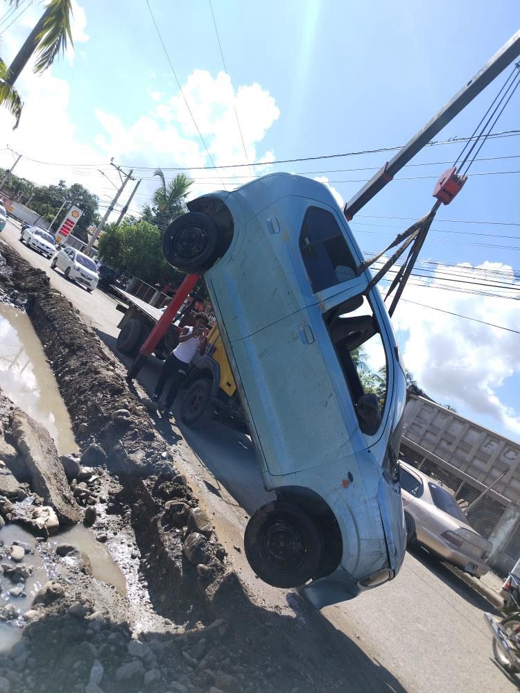 Denuncian que la CAASD expone a la ciudadanía con trabajos sin medidas de seguridad en SDO | 2 | Denuncian que la CAASD expone a la ciudadanía con trabajos sin medidas de seguridad en SDO - Noticias de hoy en República Dominicana | De Último Minuto